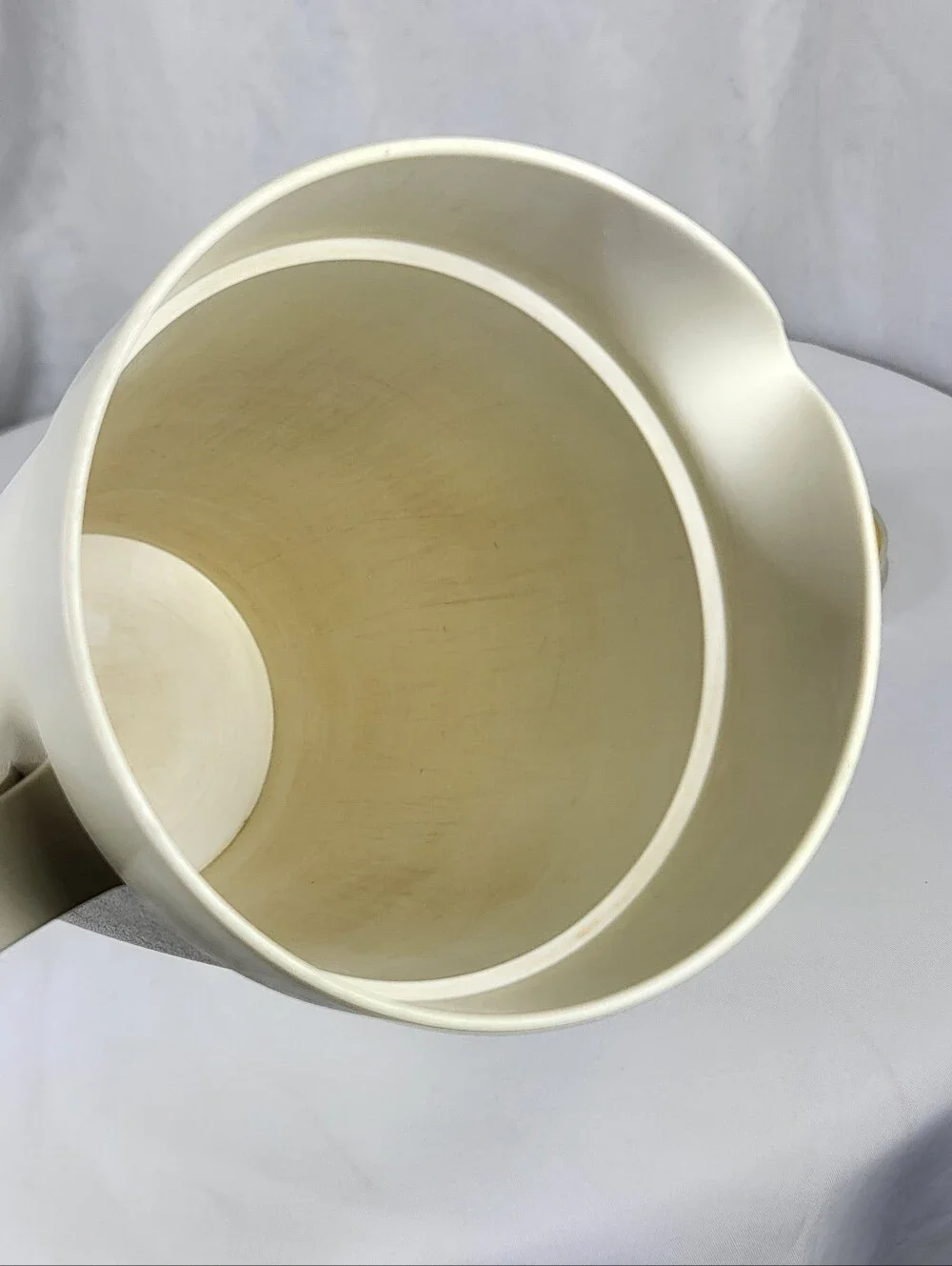 Tupperware #874-14 Almond Harvest Gold 1.5qt Pitcher With Push Button Lid